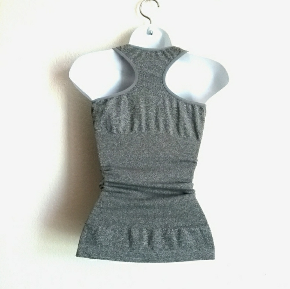 Workout top - Picture 2 of 2